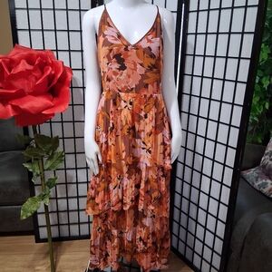 WHITE HOUSE BLACK MARKET. Pretty Long, Layered floral design